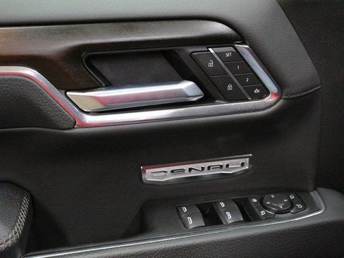Certified 2025 GMC Sierra 1500 Denali image 17