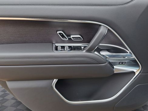 New 2025 Land Rover Range Rover SE image 4