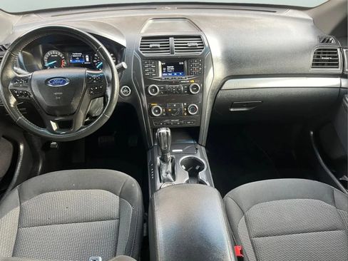 Used 2018 Ford Explorer XLT AWD/4WD image 11
