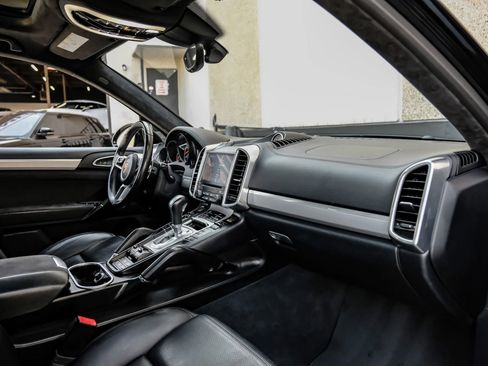 Used 2018 Porsche Cayenne GTS w/ Premium Package Plus AWD/4WD image 14