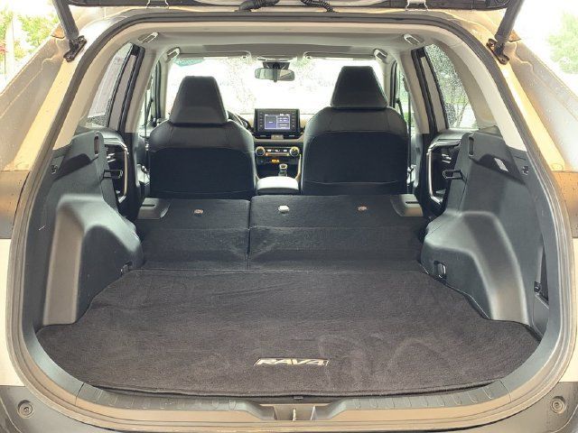 Used 2019 Toyota RAV4 XLE Premium FWD image 38