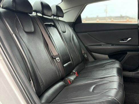 Used 2023 Hyundai Elantra Limited image 18