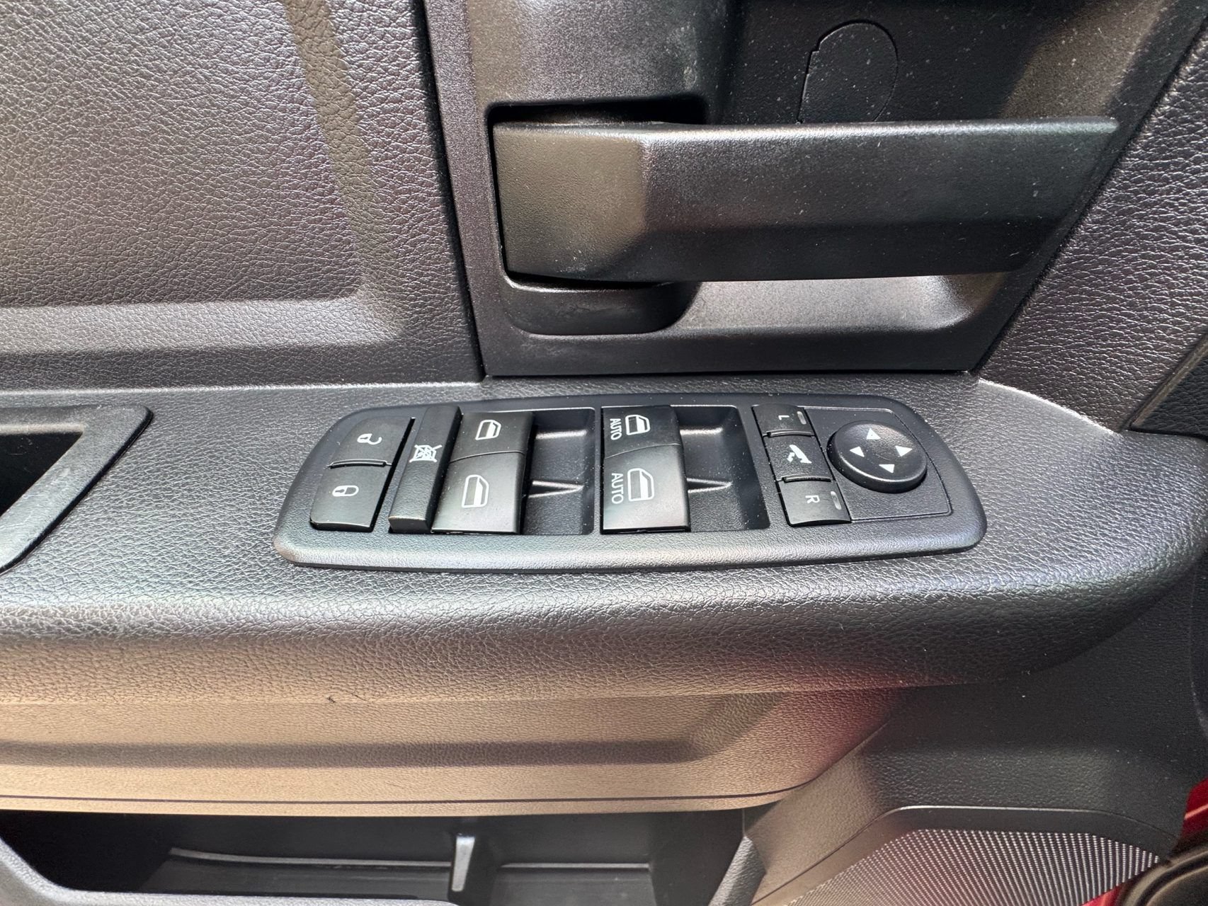 Used 2014 RAM 1500 Express RWD image 25