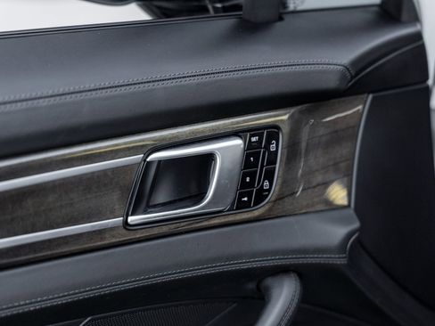 Used 2020 Porsche Panamera GTS image 21