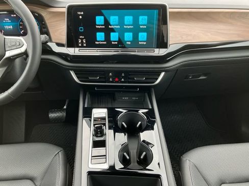 New 2026 Volkswagen Atlas SE image 11