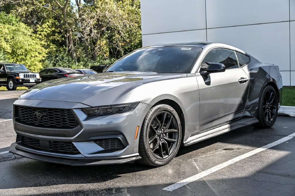 Certified 2025 Ford Mustang Coupe RWD image 5