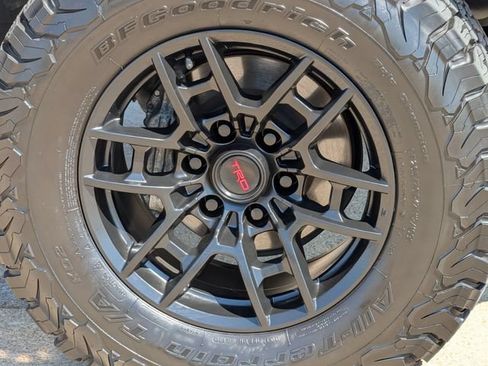 Used 2022 Toyota Tacoma SR5 RWD image 10