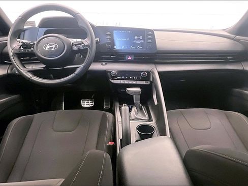 Used 2025 Hyundai Elantra Sport image 13