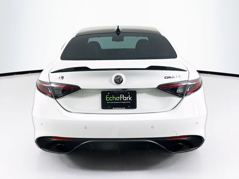 Used 2024 Alfa Romeo Giulia Veloce RWD image 7