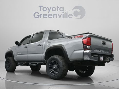 Used 2019 Toyota Tacoma TRD Off-Road image 9