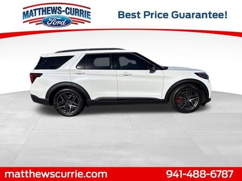 Used 2025 Ford Explorer ST AWD/4WD image 3