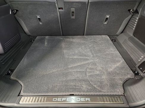 Used 2026 Land Rover Defender 110 OCTA image 33