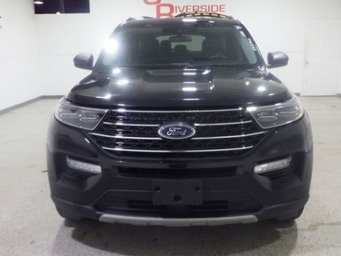Used 2023 Ford Explorer XLT w/ Equipment Group 202A AWD/4WD image 6