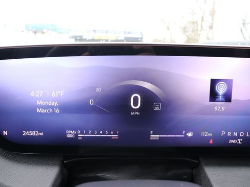 Used 2025 Buick Enclave Preferred image 28