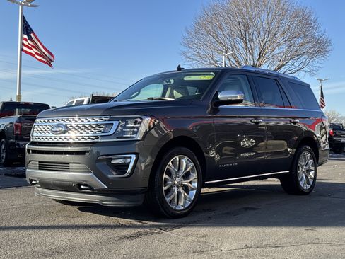 Used 2019 Ford Expedition Platinum image 3