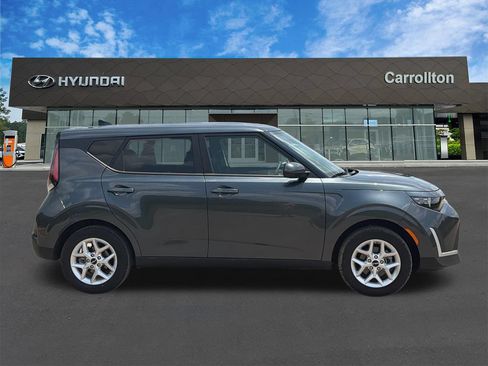 Used 2025 Kia Soul LX w/ LX Technology Package FWD image 4