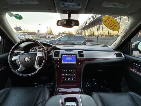Used 2014 Cadillac Escalade Luxury image 25