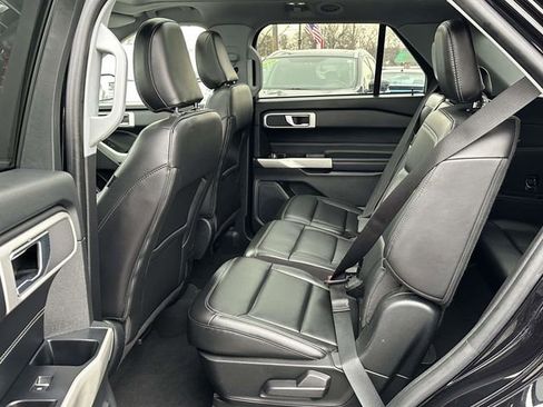 Used 2022 Ford Explorer XLT w/ Equipment Group 202A image 18