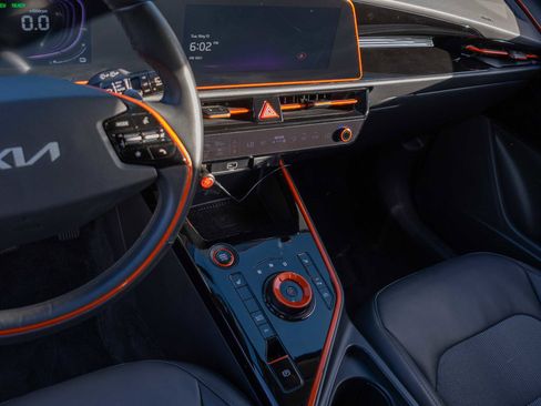 Used 2023 Kia Niro EX image 15