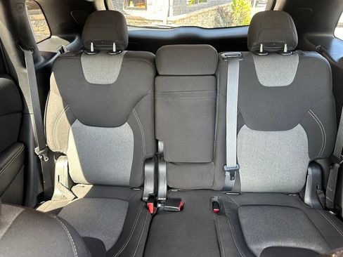 Used 2016 Jeep Cherokee Sport FWD image 33