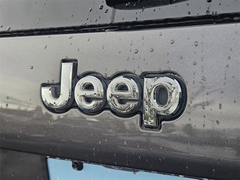 Certified 2021 Jeep Cherokee Latitude Lux w/ Trailer Tow Group image 32