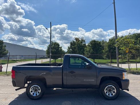 Used 2010 Chevrolet Silverado 1500 W/T w/ LS Package AWD/4WD image 2
