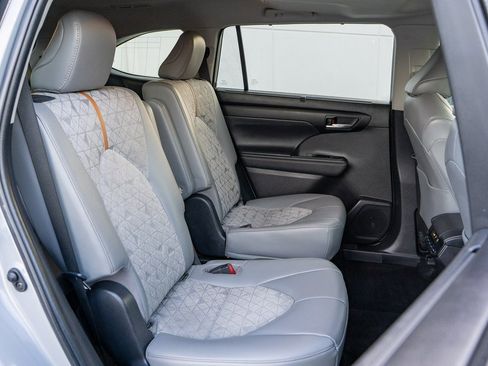 Used 2023 Toyota Highlander Bronze Edition image 20