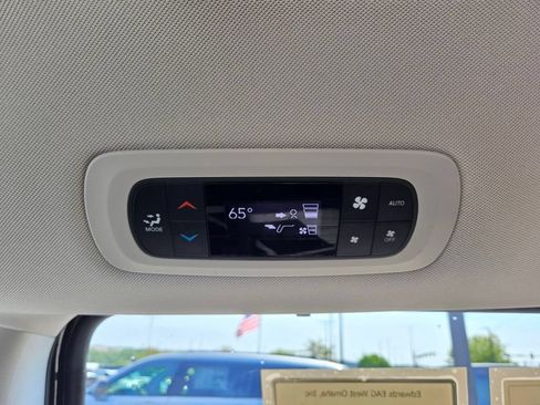 Used 2019 Chrysler Pacifica Touring Plus FWD image 27