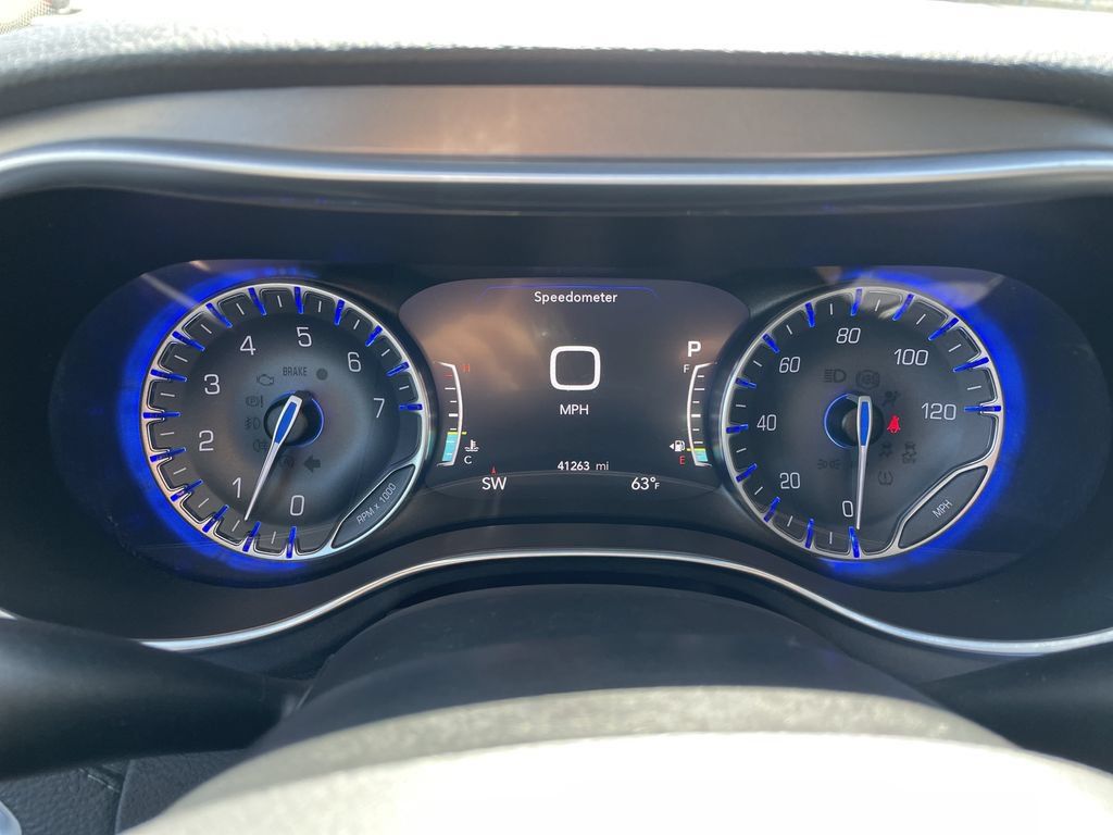 Certified 2019 Chrysler Pacifica Limited FWD image 17