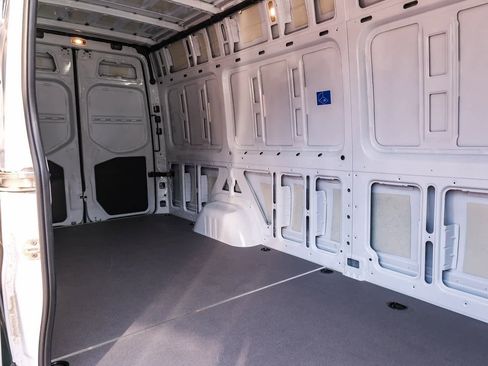 Used 2025 Mercedes-Benz Sprinter 2500 image 18