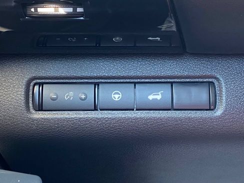 Used 2025 Nissan Pathfinder SV AWD/4WD image 28