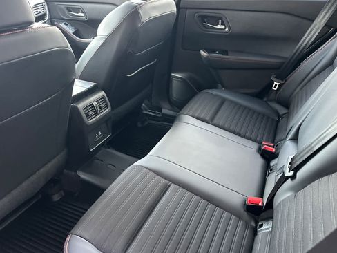 Used 2025 Nissan Rogue SV image 11