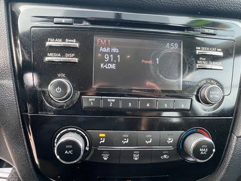 Used 2017 Nissan Rogue S FWD image 15