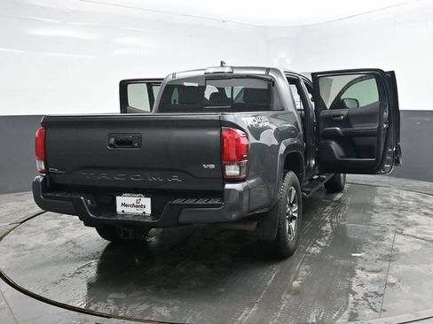 Used 2019 Toyota Tacoma TRD Sport AWD/4WD image 37