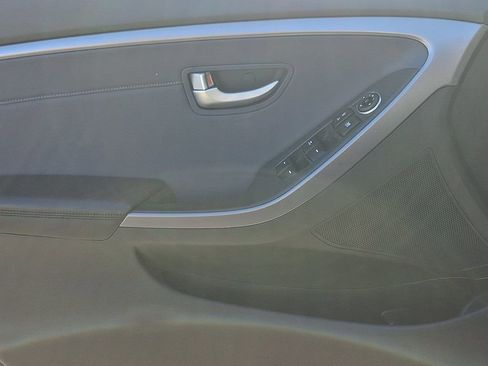 Used 2013 Hyundai Elantra GT w/ Style Pkg image 12