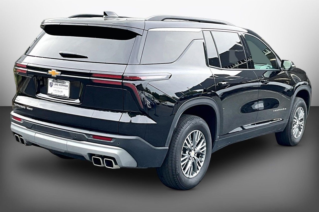 Used 2025 Chevrolet Traverse LT AWD/4WD image 8