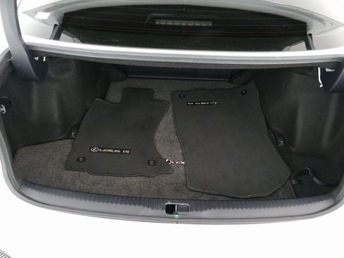 Used 2018 Lexus IS 300 AWD image 32