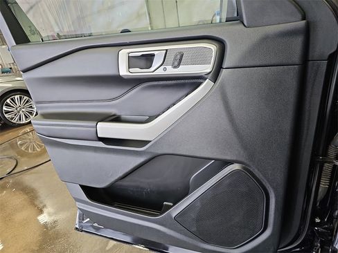 Used 2022 Ford Explorer Limited image 27