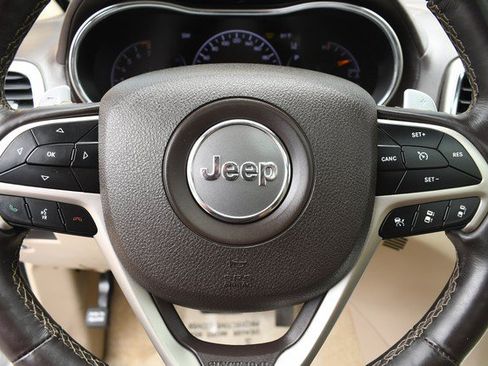 Used 2017 Jeep Grand Cherokee Overland w/ Jeep Active Safety Group AWD/4WD image 31