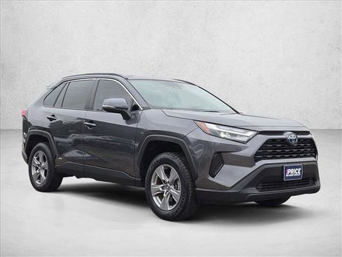 Used 2022 Toyota RAV4 XLE w/ Convenience Package AWD/4WD image 3
