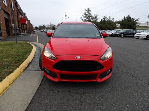 Used 2017 Ford Focus ST image 3