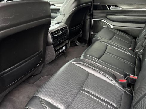 Used 2024 Jeep Wagoneer L Series II w/ Flexible Seating Group RWD image 14