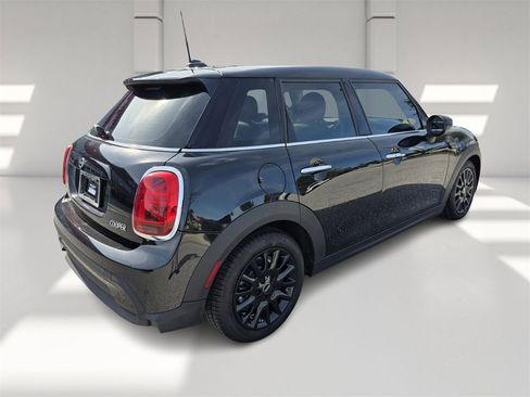 Used 2023 MINI Cooper 4-Door Hardtop image 4