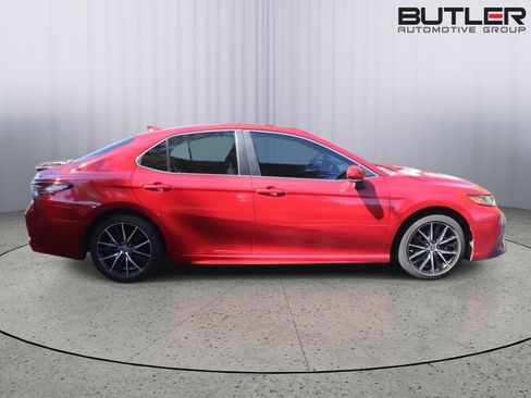 Used 2021 Toyota Camry SE image 8