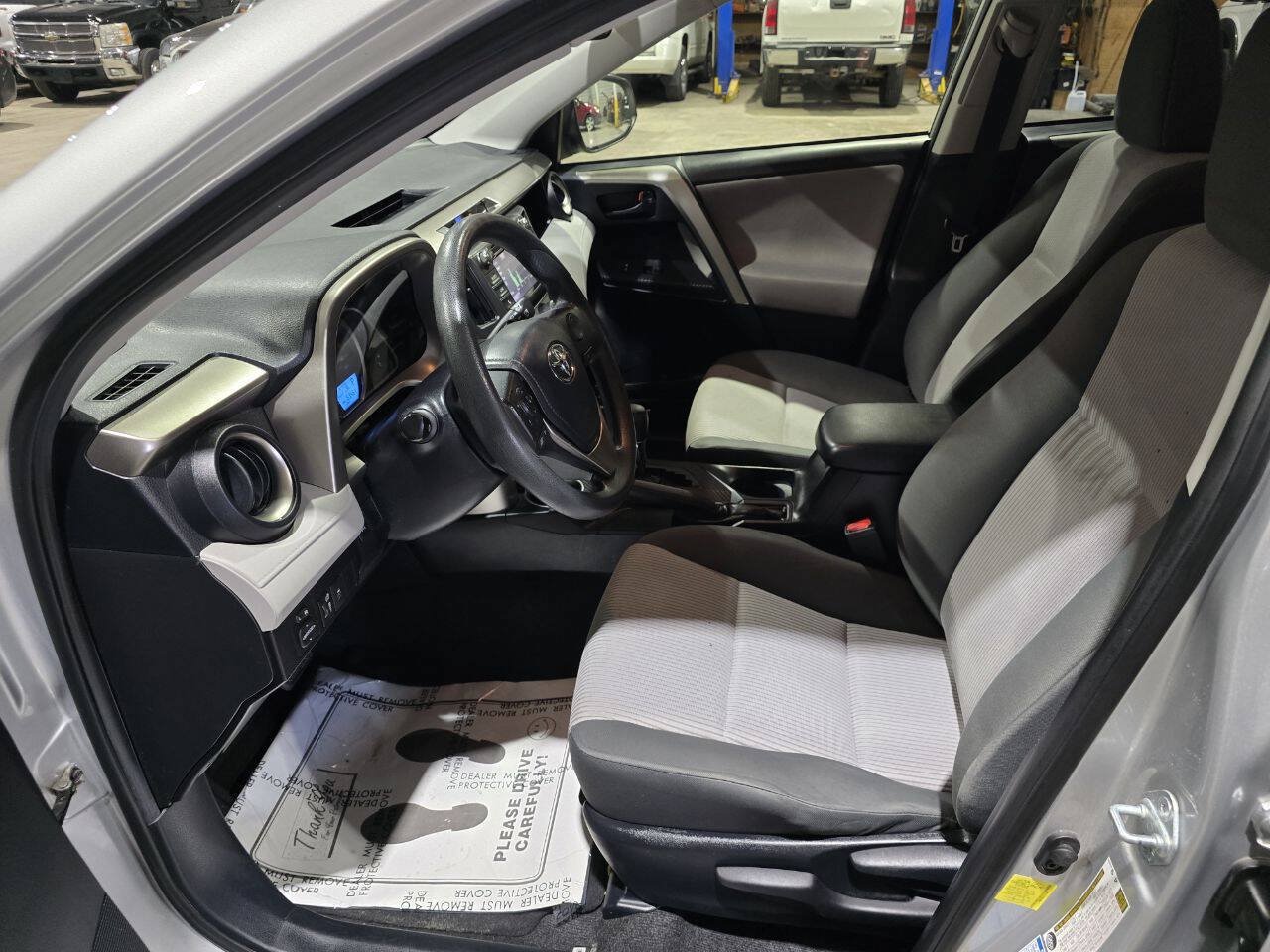 Used 2015 Toyota RAV4 LE AWD/4WD image 24
