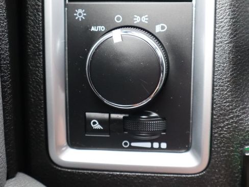 Used 2020 RAM 1500 Classic SLT RWD image 28