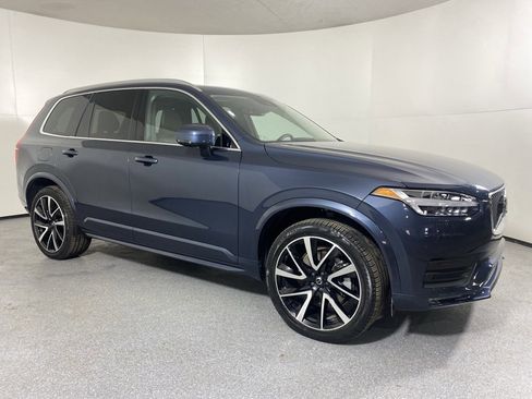 Used 2022 Volvo XC90 T6 Momentum w/ Advanced Package image 3