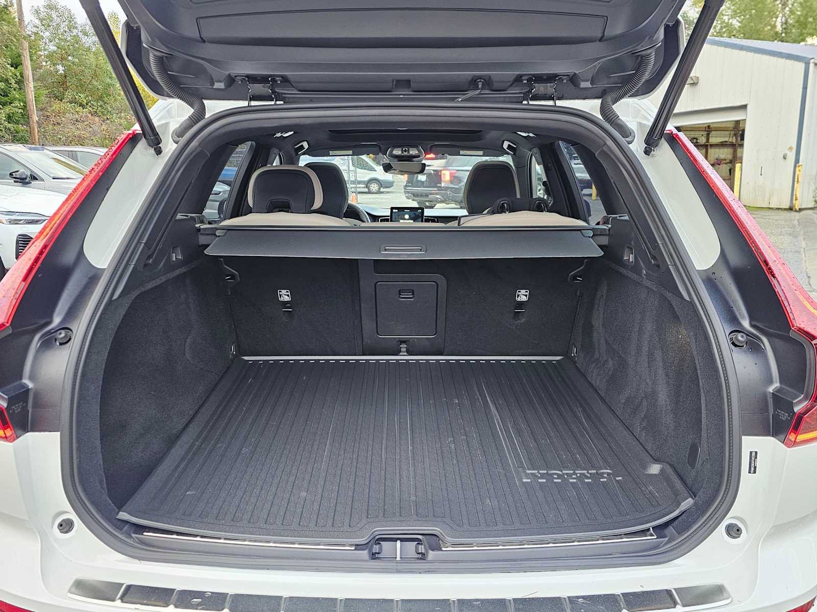 Used 2026 Volvo XC60 B5 Plus w/ Climate Package AWD/4WD image 14