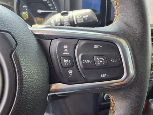 Used 2024 Jeep Wrangler Unlimited Sahara image 20