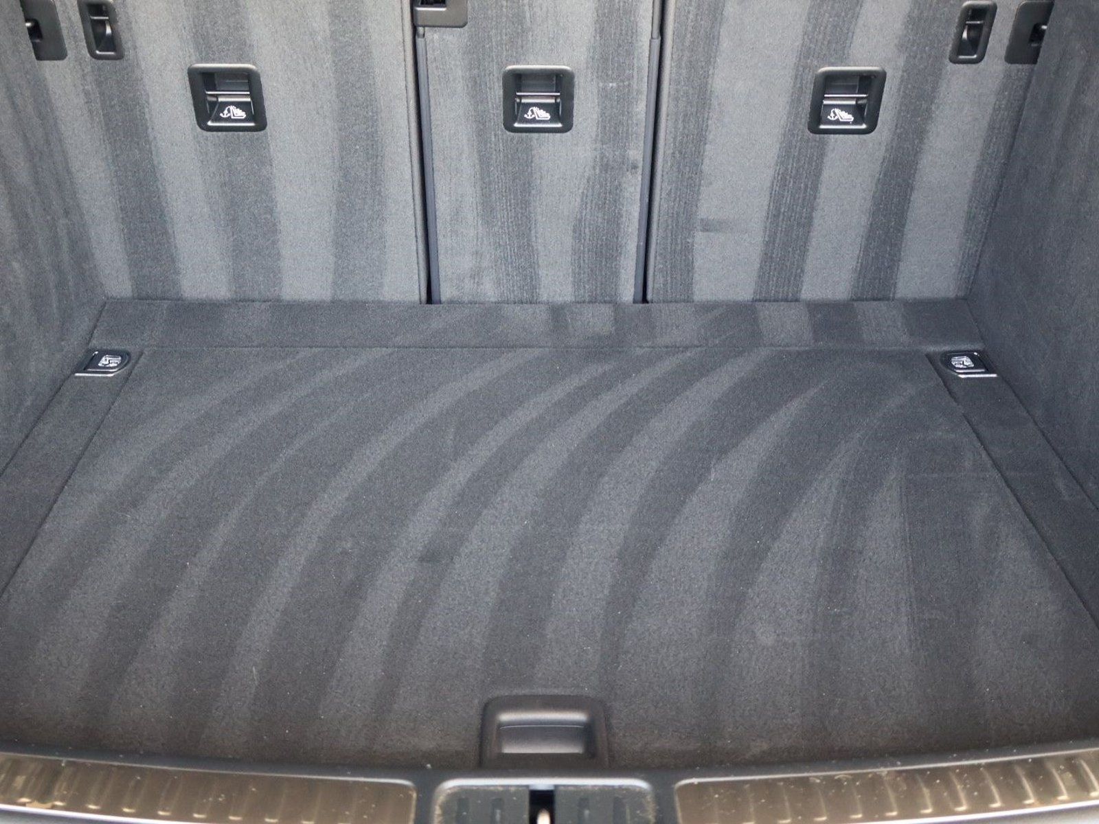 Certified 2023 Porsche Macan AWD/4WD image 20